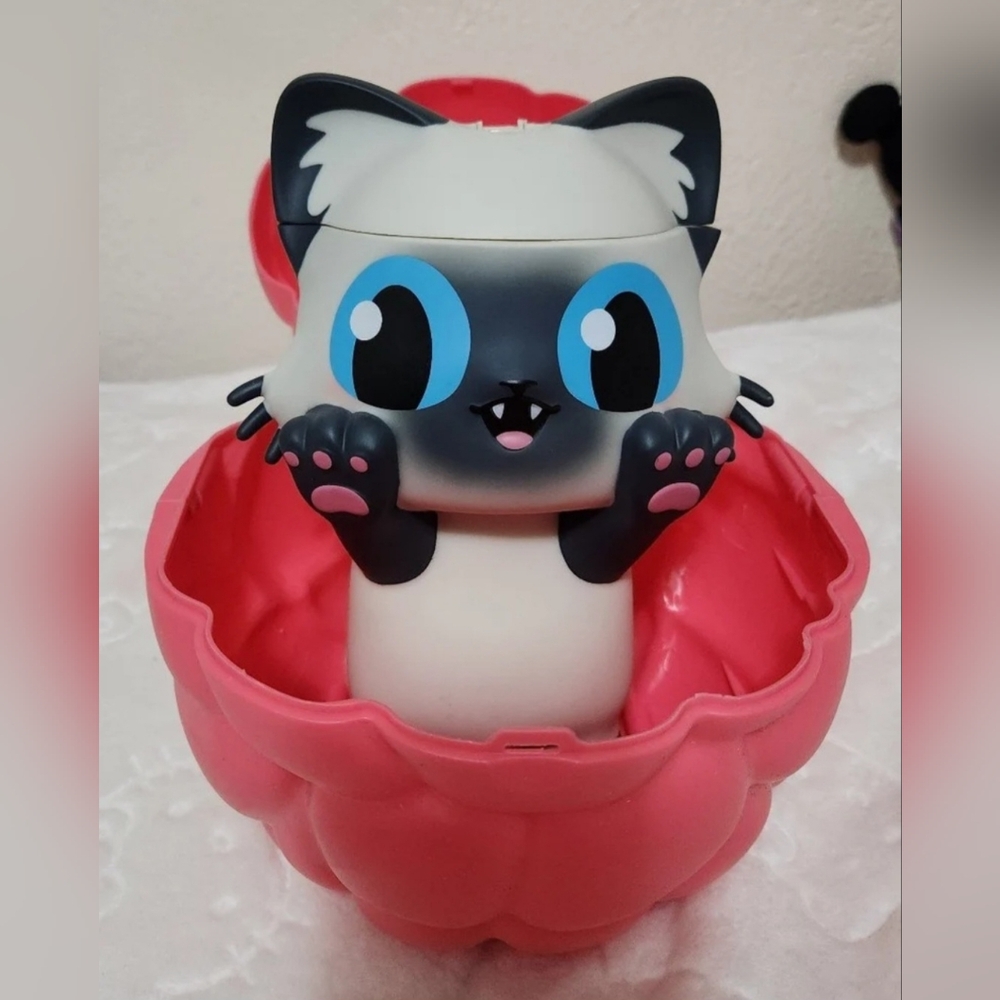 Flerken Flerkitten AMC exclusive sipper cup and popcorn bucket